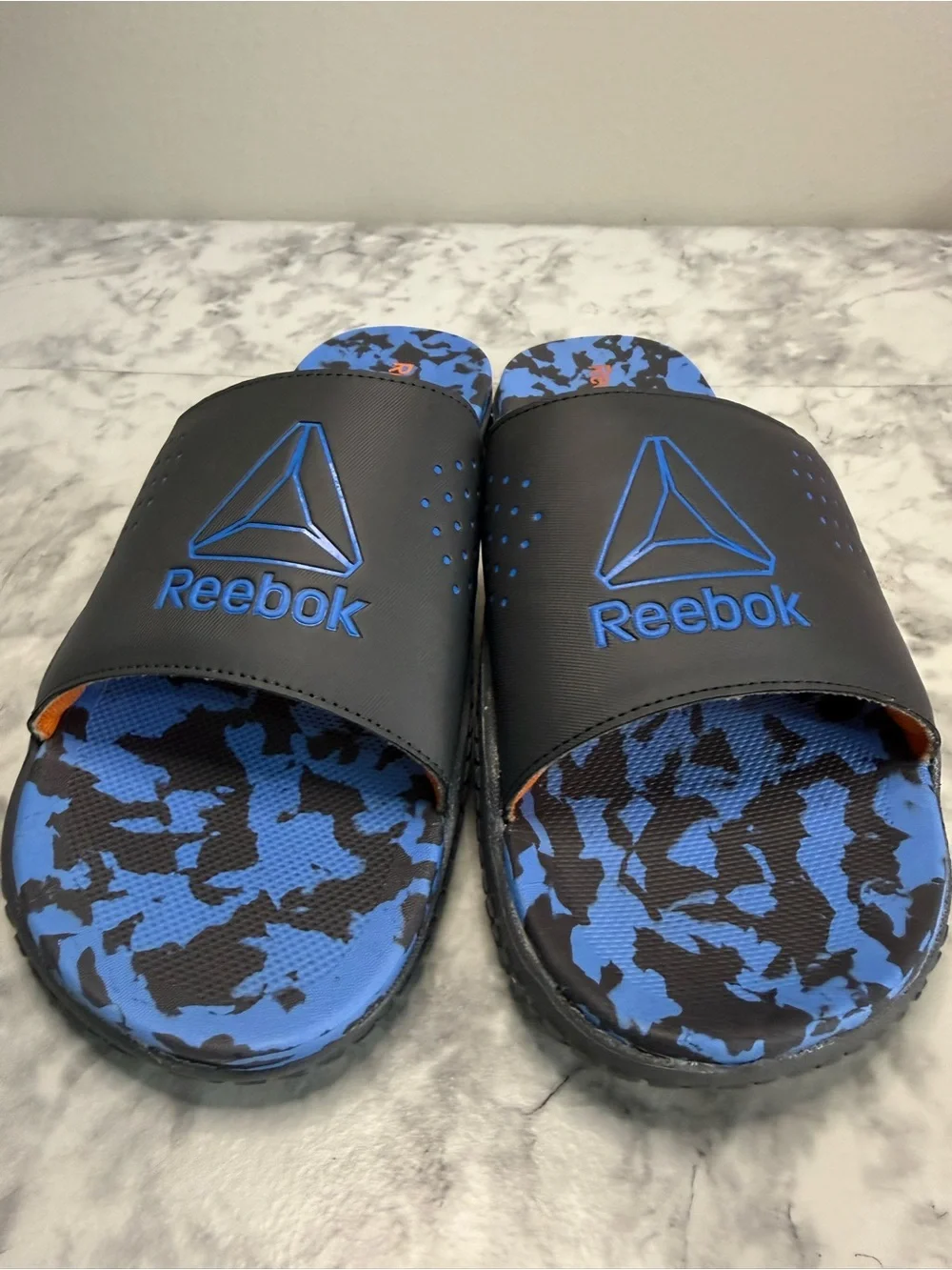 Reebok pervade dual